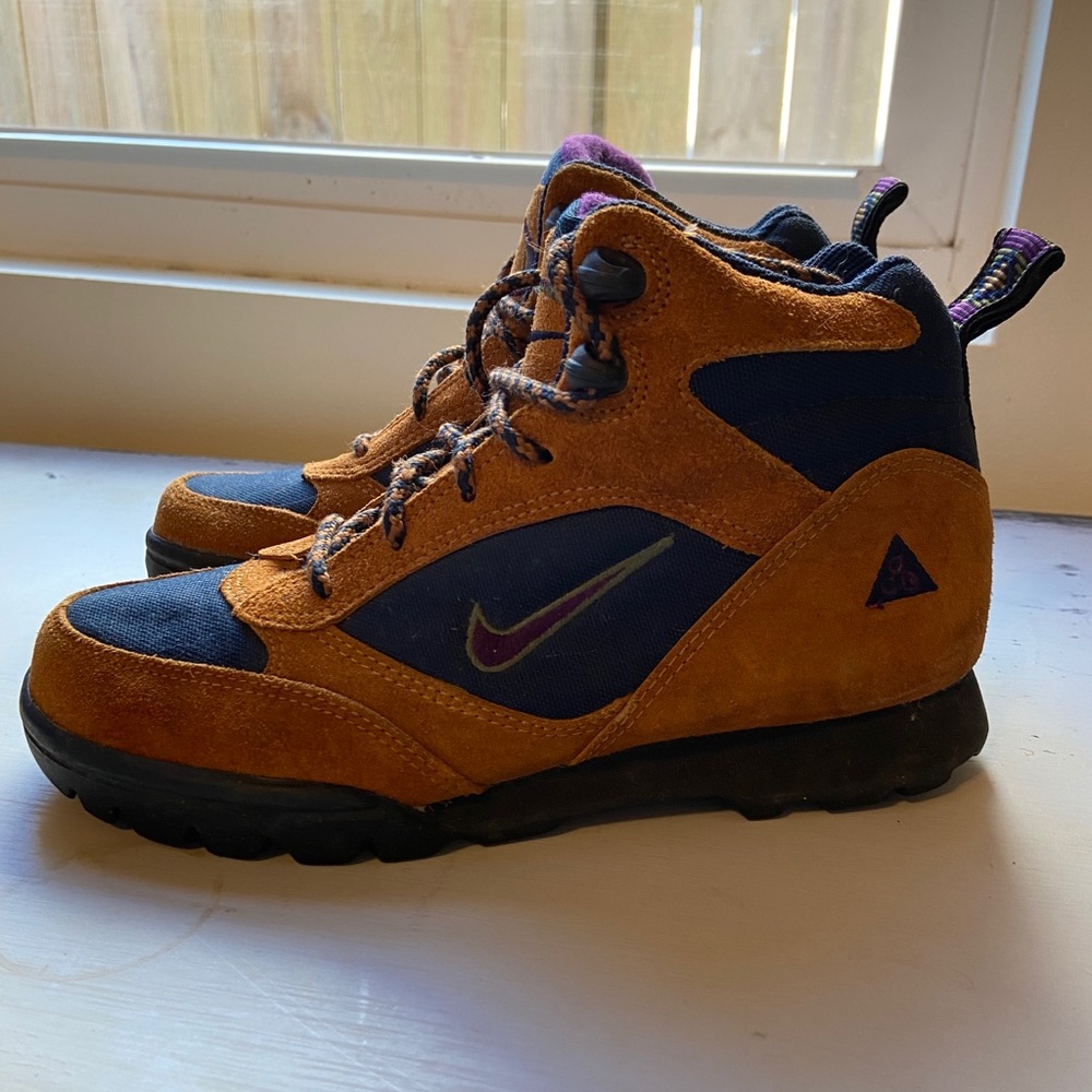 Women’s vintage Nike boots